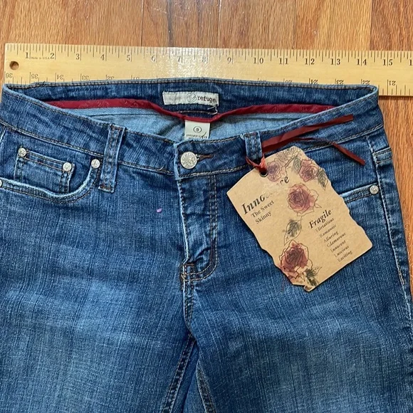Refuge Blue Jeans NWT Style The Sweet Skinny Size 9 98% cotton 2% spandex - Picture 6 of 13